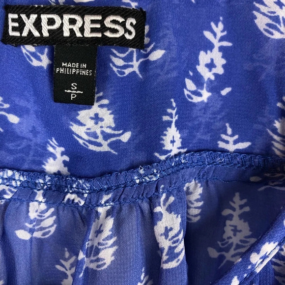 Express | Sheer Floral Multi-Strap Sleeveless Top - Picture 6 of 7